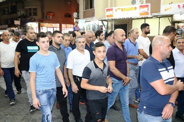 المئات في مجد الكروم يحتجون على قتل هبة مناع