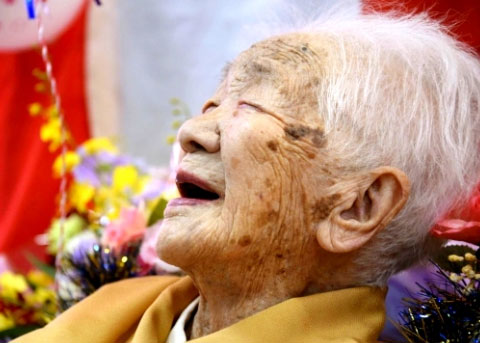 وفاة أكبر معمرة في العالم يابانية عن عمر يناهز 119 عامًا 