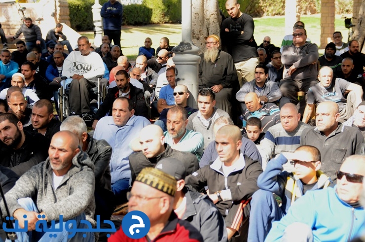 المئات في خطبة وصلاة الجمعة الحاشدة في حديقة الغزازوة بمدينة يافا