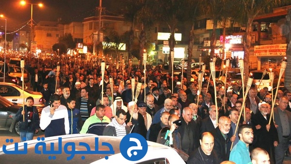 مسيرة مشاعل حاشدة في طمرة احتجاجا على حظر الحركة الإسلامية
