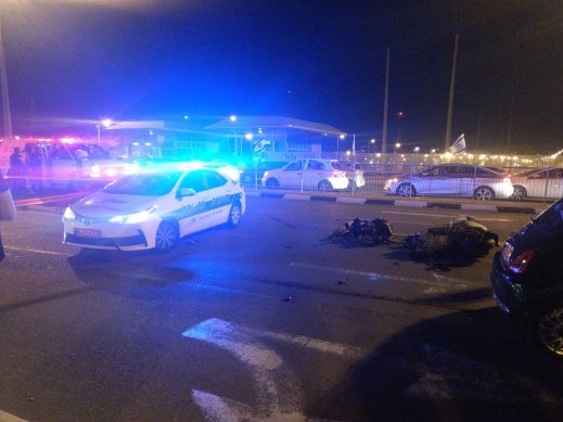 اصابة شاب بجراح خطيرة بحادث بي دراجة نارية وسيارة