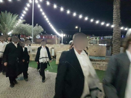 مستوطنون يقتحمون ساحة العين في كفرمندا ويقيمون طقوسا دينية