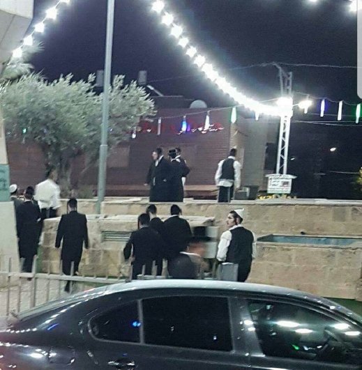 مستوطنون يقتحمون ساحة العين في كفرمندا ويقيمون طقوسا دينية