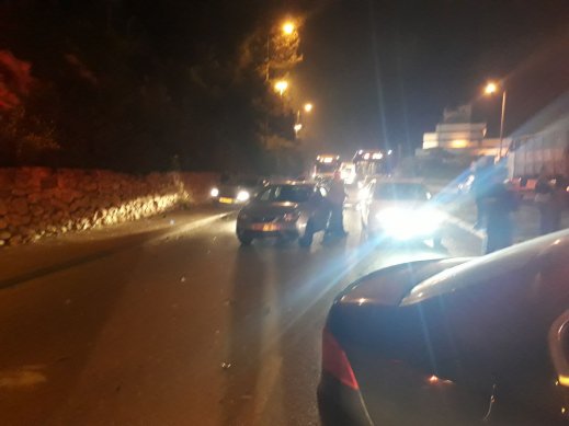 اصابة شخصين بجراح خطيرة ومتوسطة بحادث طرق