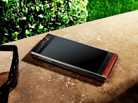 هواتف فاخرة للسيدات من فيرتو