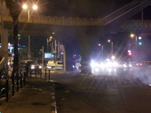 الطيبة: حرق إطارات سيارات ومواجهات بين الشرطة والمواطنين وحملة إعتقالات