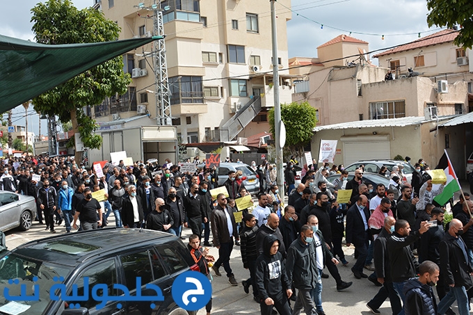 الالاف يتظاهرون في جلجولية احتجاجًا على مقتل الطالب محمد عدس