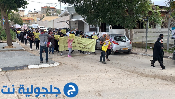 الالاف يتظاهرون في جلجولية احتجاجًا على مقتل الطالب محمد عدس