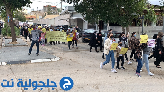 الالاف يتظاهرون في جلجولية احتجاجًا على مقتل الطالب محمد عدس