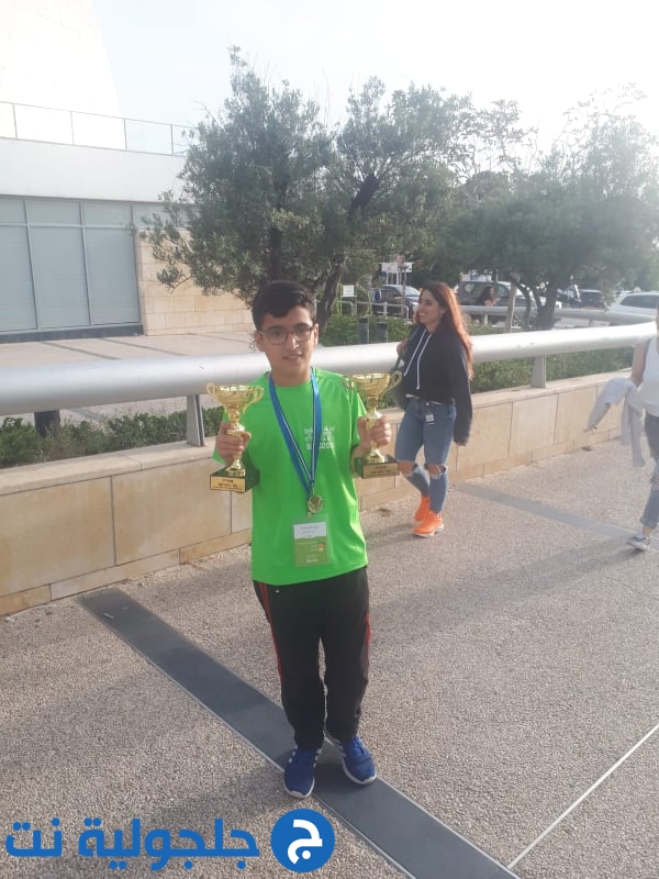 الطالب عبد الناصر حجلة يحصل على جائزتين في مسابقة الروبوتيكا في تل ابيب