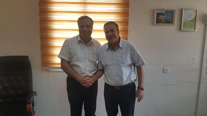 رئيس بلدية كفر قاسم عادل بدير يلتقي كايد ظاهر لبحث سبل التعاون مع سلطة الاطفاء.