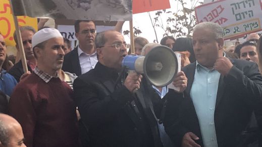 أهالي طرعان يتظاهرون أمام مكاتب مجلس التخطيط في القدس 