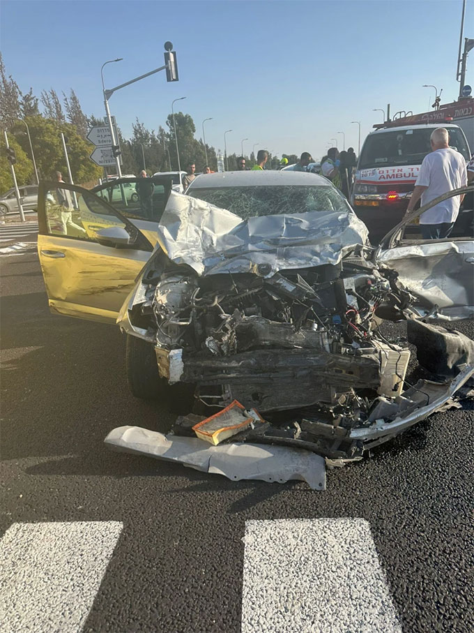 8 اصابات متفاوتة بحادث طرق على شارع 4 بالقرب من مفرق نيتسانيم