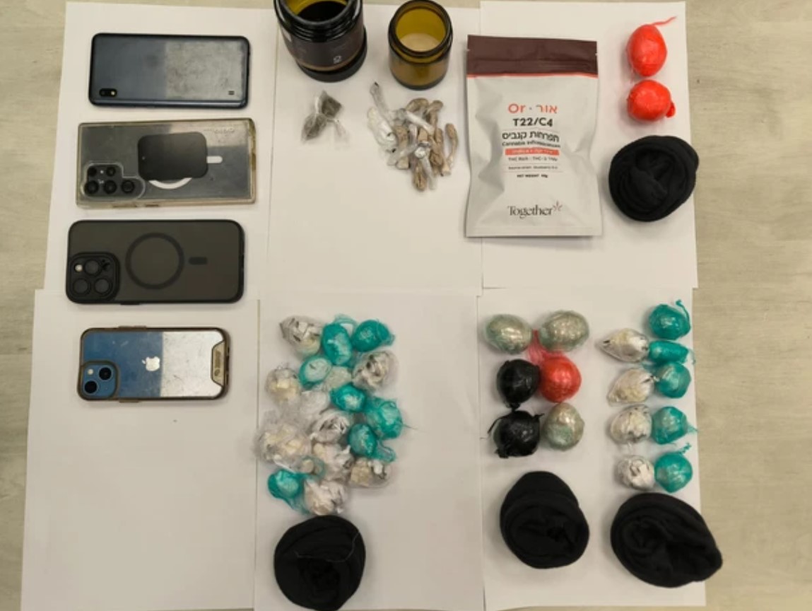 ضبط أسلحة وذخيرة ومخدرات واعتقال 12 مشتبهاً من اللد والرملة والطيرة