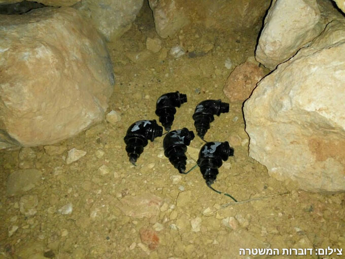 الشرطة تضبط 7 عبوات ناسفة وتعتقل 3 مشتبهين