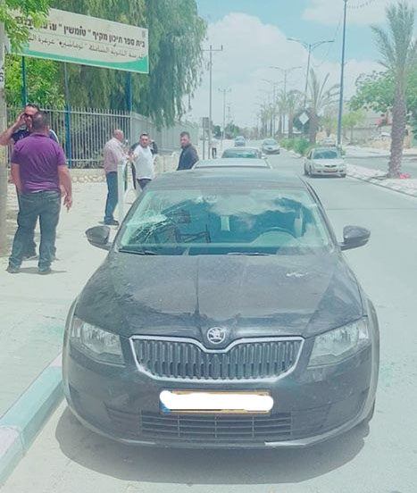 الاعتداء على سيارة مدير مدرسة ثانوية في عرعرة النقب 