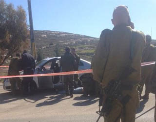 استشهاد فلسطيني واصابة ثلاثة جنود اسرائيليين بجروح في عملية اطلاق نار