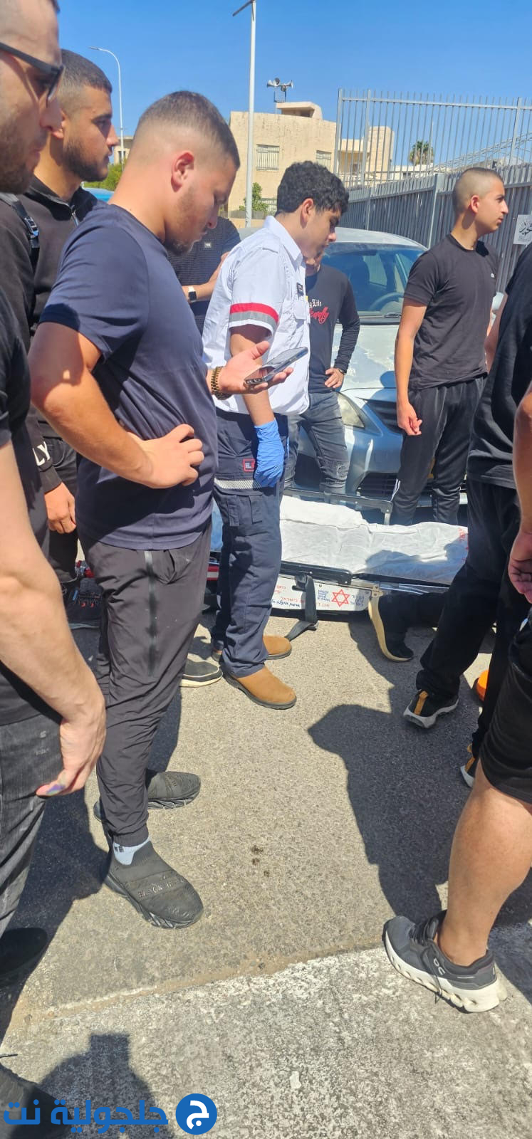 اصابة فتى بجراح بين طفيفة ومتوسطة بعد سقوطه عن كوركنيت في جلجولية 