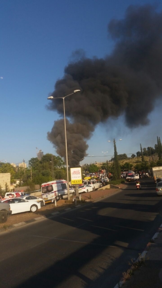 إصابة 15 شخصا بجراح بإنفجار في حافلة ركاب في القدس 