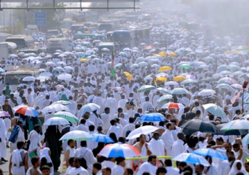 بدء توافد الحجاج على مشعر منى قبل التوجه إلى عرفات