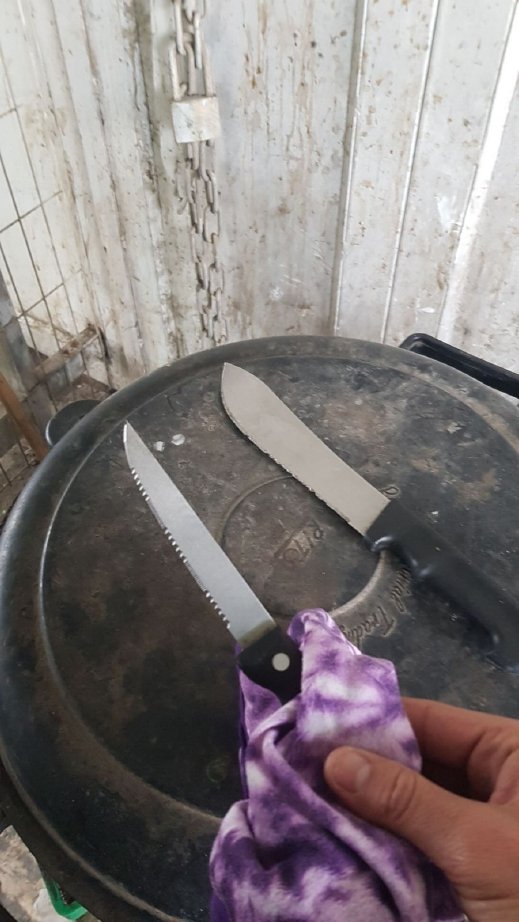 اعتقال مشتبهة فلسطينية بعد ضبط سكينين