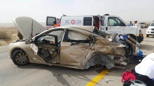 إصابات متفاوتة بينها بالغة الخطورة في حادث طرق بين حافلة وسيارة