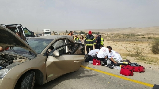 إصابات متفاوتة بينها بالغة الخطورة في حادث طرق بين حافلة وسيارة