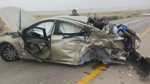 إصابات متفاوتة بينها بالغة الخطورة في حادث طرق بين حافلة وسيارة