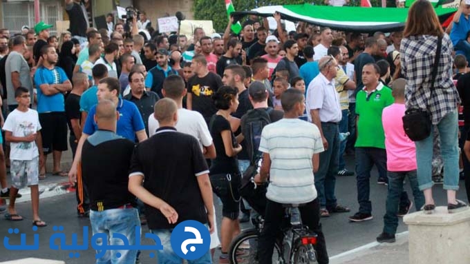 المئات من المتظاهرين في يوم التلاحم في اللد ضد العدوان على غزه وبالمقابل تظاهرة لليمين المتطرف