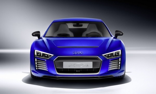 تعرف على اودي ار 8 اي ترون ذاتية القيادة