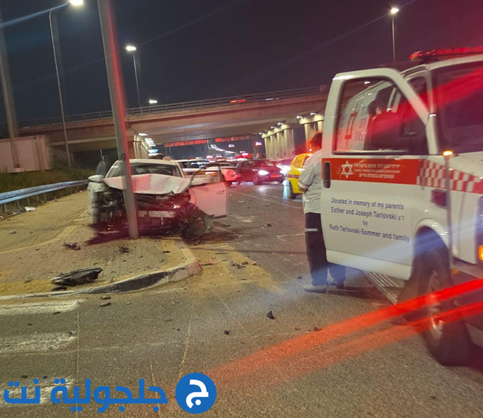 اصابة بين طفيفة ومتوسطة بحادث طرق على مفرق جلجولية