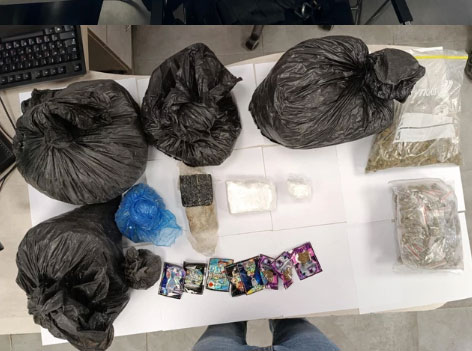 ضبط 27 قطعة سلاح وذخيرة وعشرات الكيلوغرامات من المخدرات في النقب