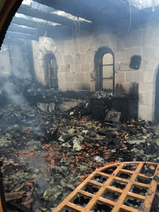 حريق متعمد في كنيسة ’الطابغة‘ وعبارات باللغة العبرية