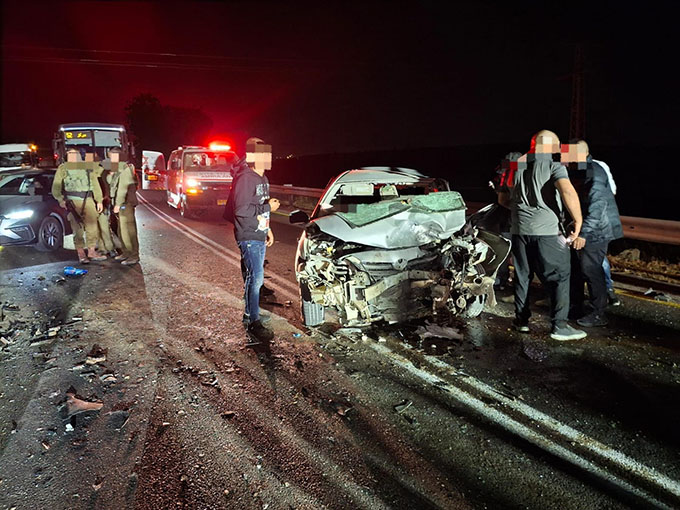 مصرع شاب واصابة طفل وشابة بجراح خطيرة 3 اخرين بجراح متوسطة بحادث طرق قرب الخليل
