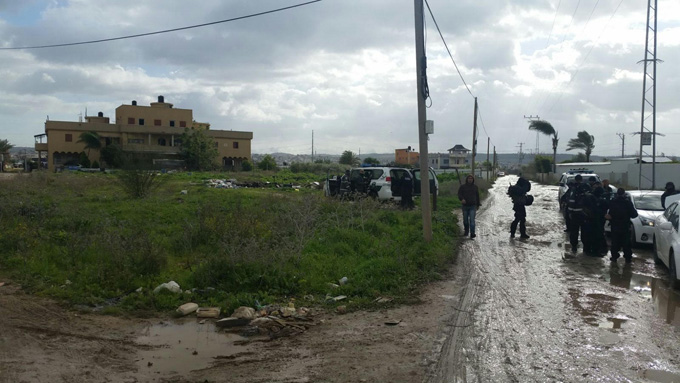 قوات كبيرة من الشرطة تطوق منزل ابراهيم زبارقة 