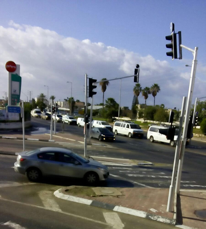 قوات كبيرة من الشرطة تطوق منزل ابراهيم زبارقة 