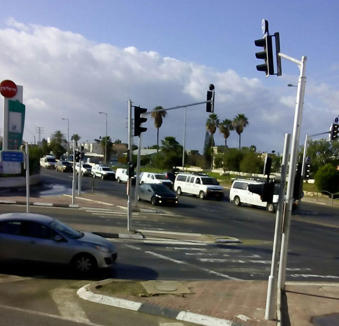 قوات كبيرة من الشرطة تطوق منزل ابراهيم زبارقة 