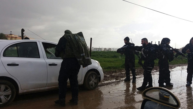 قوات كبيرة من الشرطة تطوق منزل ابراهيم زبارقة 