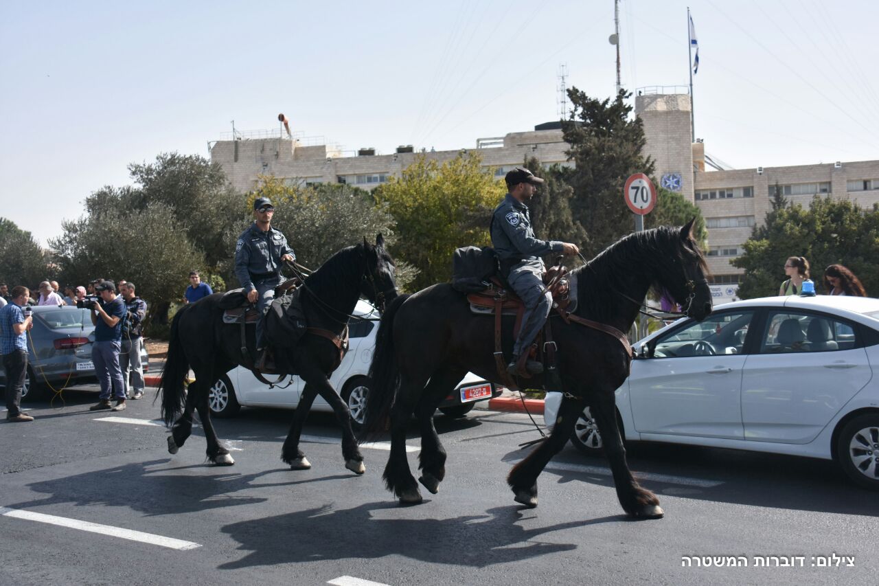 مقتل شرطي وسيدة بحادث اطلاق نار في القدس