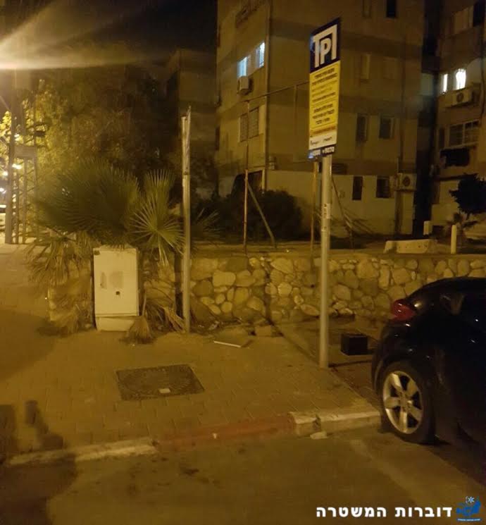 اعتقال مشتبهين بسرقة جهاز آلي لبيع تذاكر موقف سيارات