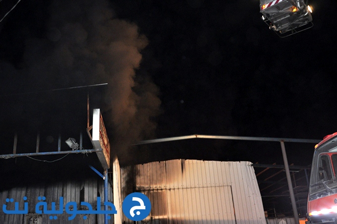 قلنسوة: إندلاع حريق هائل في محل للإطارات دون وقوع إصابات