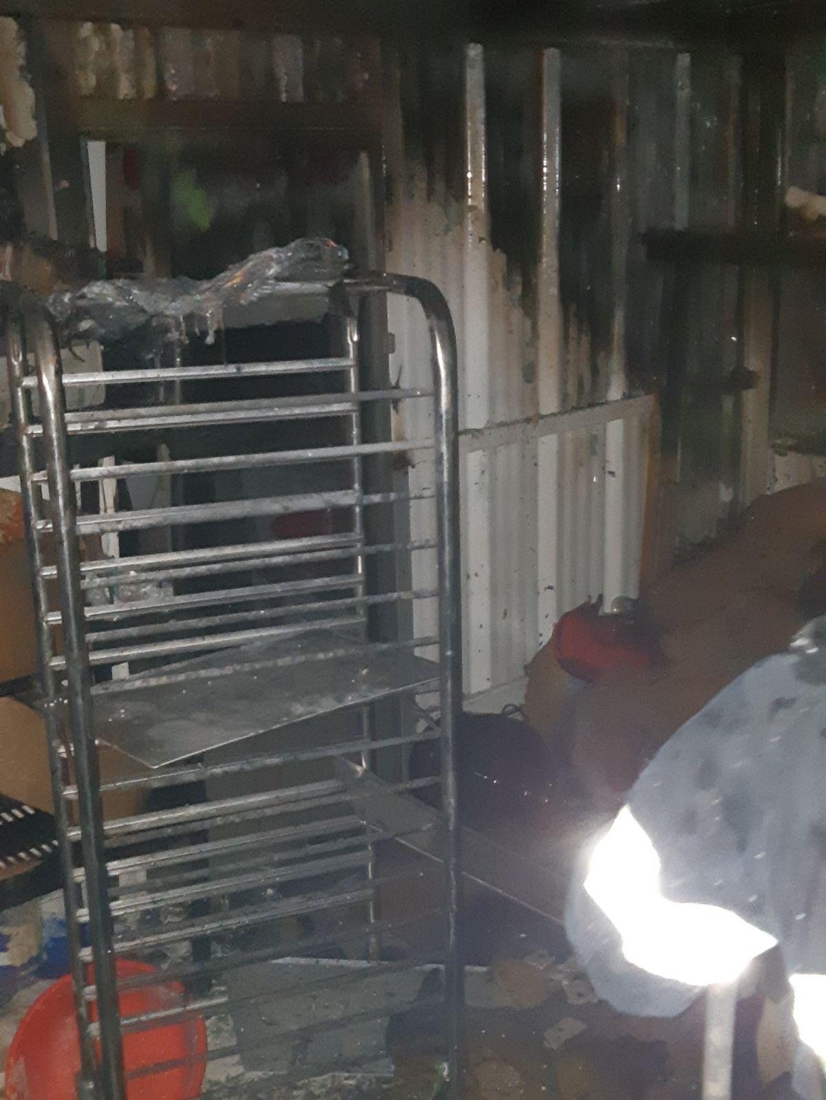 اندلاع حريق في مطعم في أبو سنان
