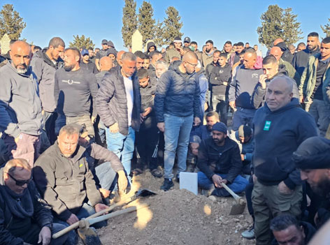 آلالاف من أهالي رهط يشيعون جثمان يوسف زيادنة