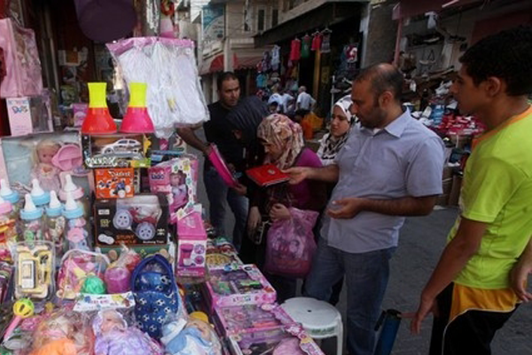 بالصور: غزة تستقبل العيد بالابتسامة رغم العدوان