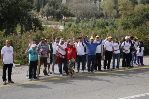 مسيرة الاعتراف تصل أبو غوش وتواصل سيرها نحو القدس 