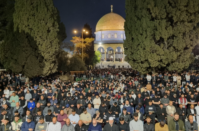 100 ألف مصل يؤدون العشاء والتراويح في المسجد الأقصى