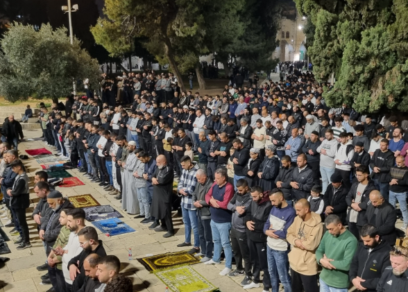100 ألف مصل يؤدون العشاء والتراويح في المسجد الأقصى