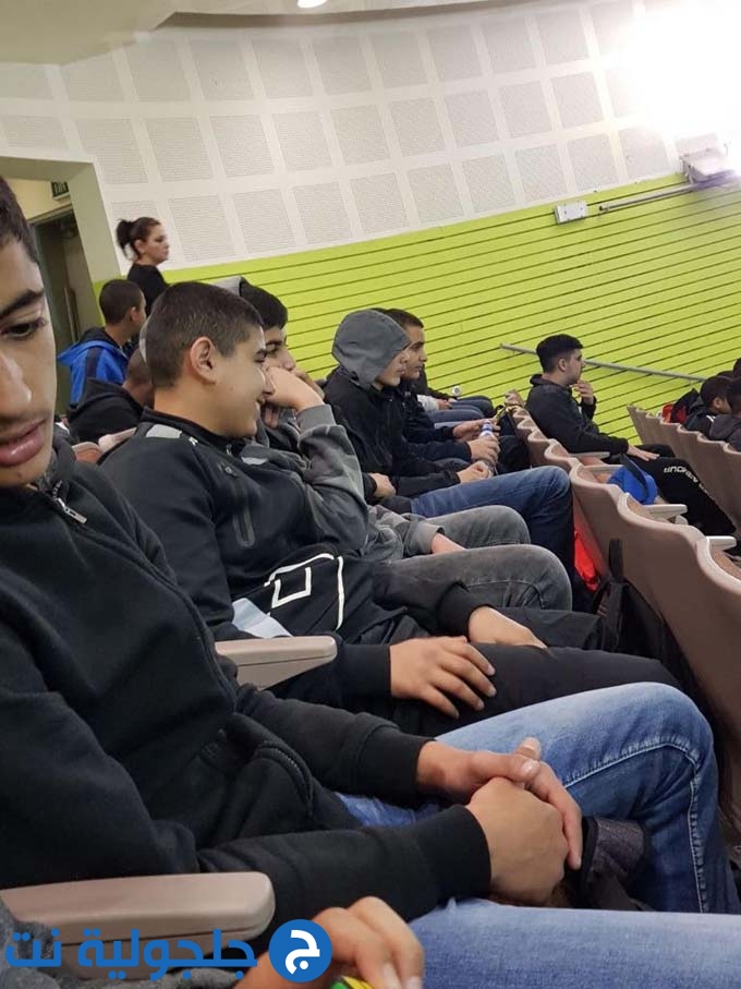 طلاب التواسع يشاهدوا عرض لمسرحية  سلالم    