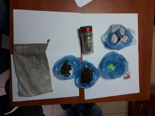 الكشف عن وكر مخدرات وضبط عبوة ناسفة واعتقال مشتبهين 