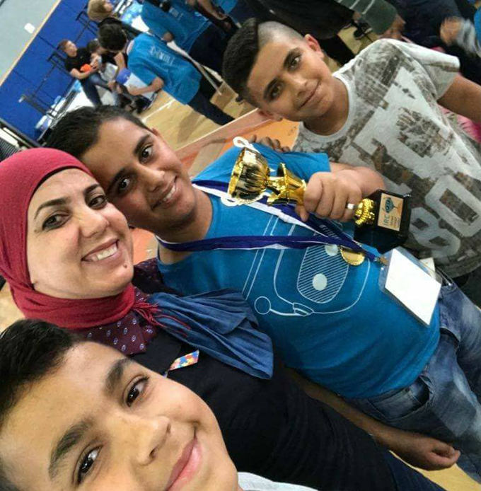 فوز الطالب آدم خالد جابر للسنة الثانية بالمرتبة الأولى ليتأهل للنهائيات في مسابقة الروبوتات